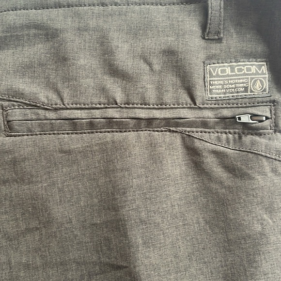 Volcom Surf & Turf 4-way Stretch Gray Shorts Size 42 - Picture 3 of 8